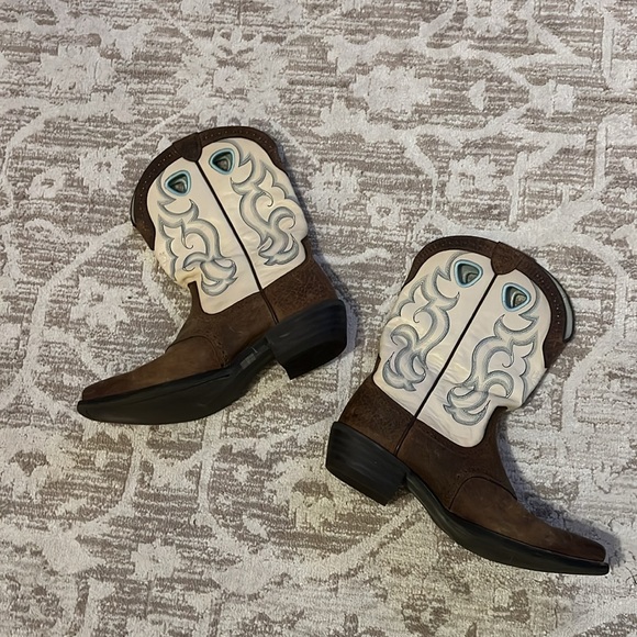 Ariat Western Boots - Picture 2 of 8